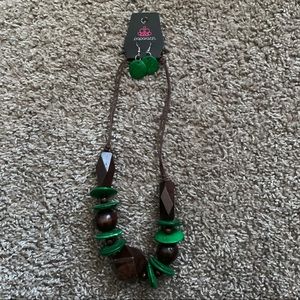 NWT Paparazzi necklace and earring set
